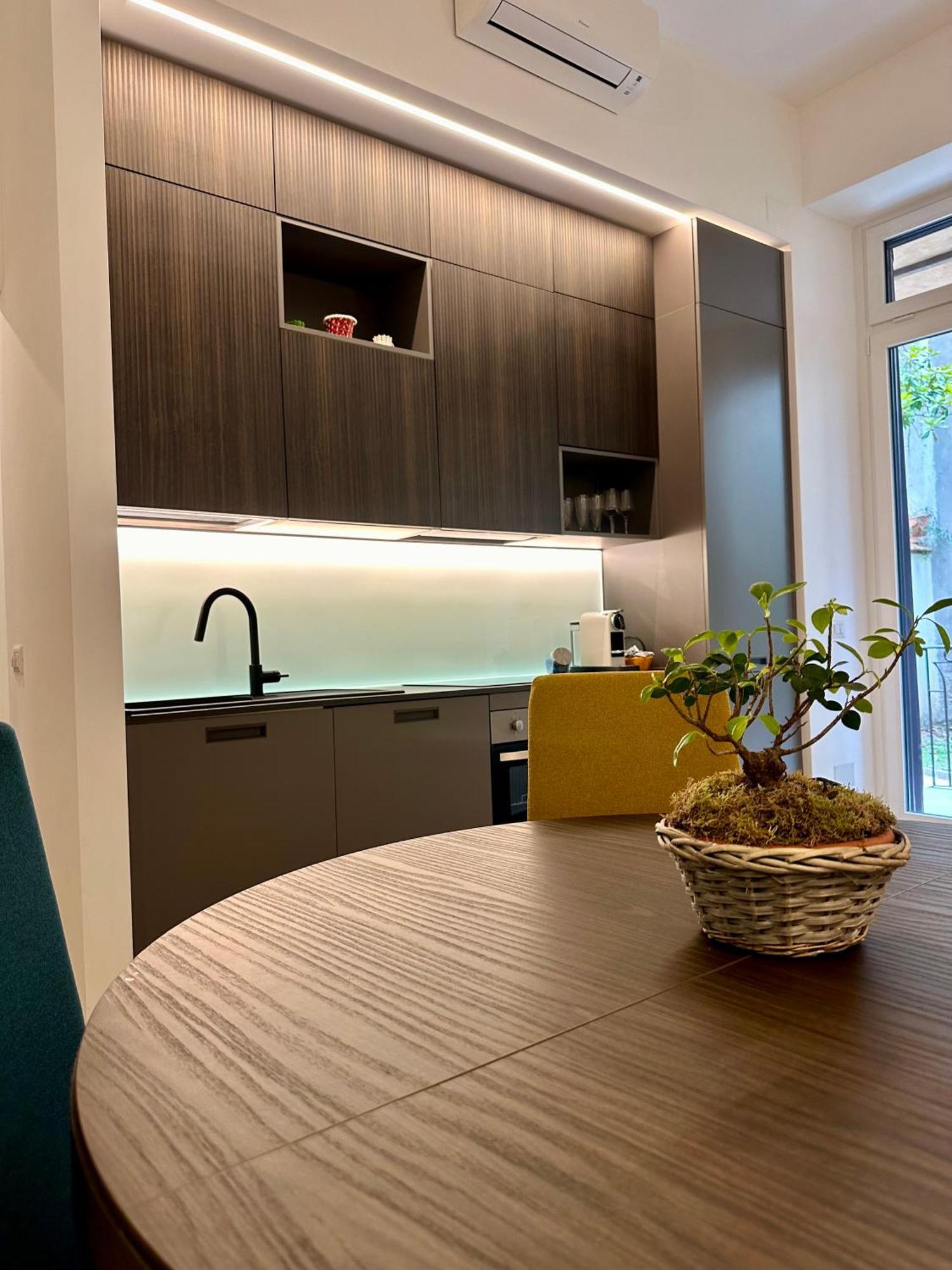 Lr Deluxe Apartments - Porta Venezia - Bilocale Con Giardino Privato Milano Exteriör bild
