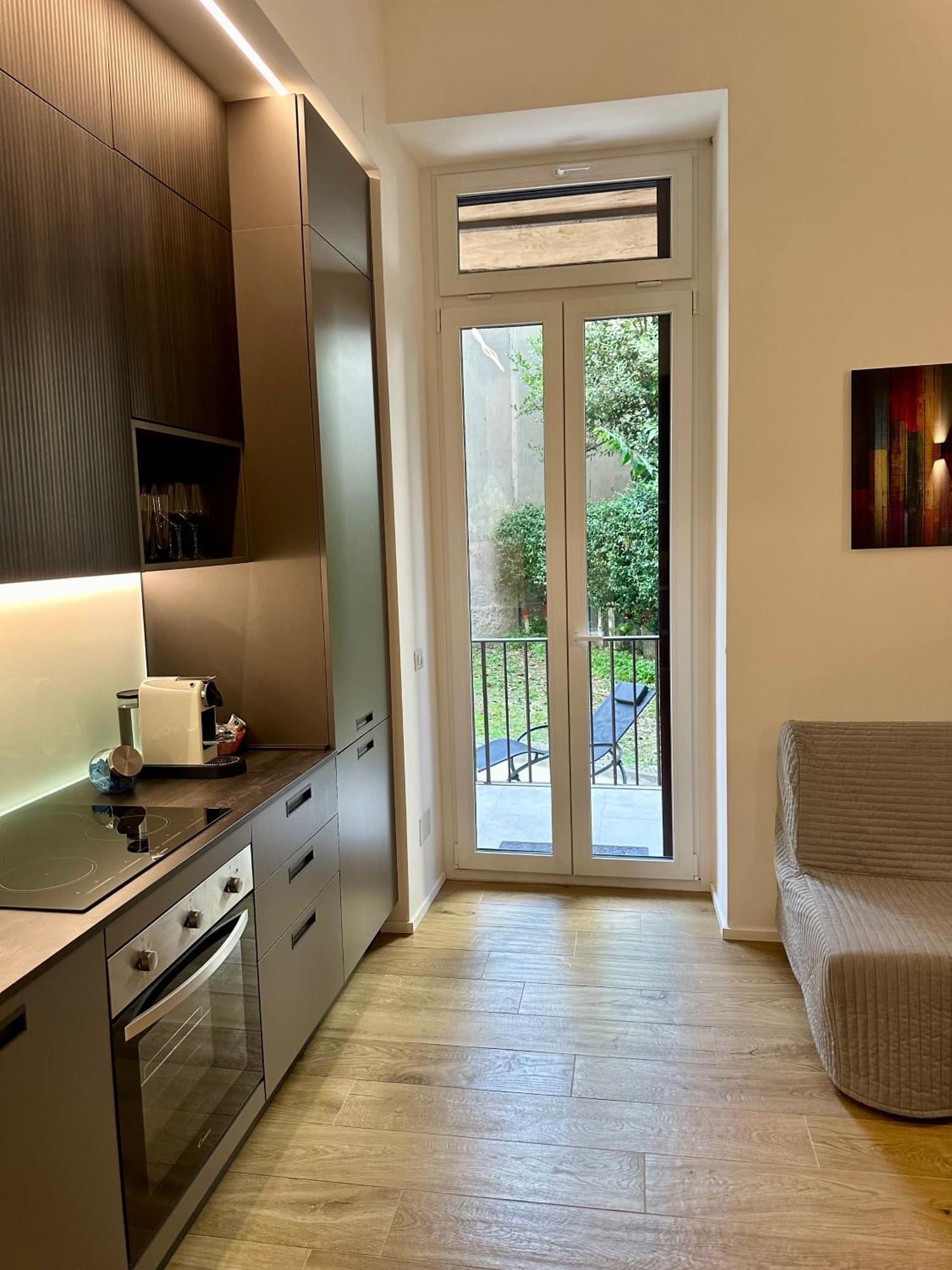 Lr Deluxe Apartments - Porta Venezia - Bilocale Con Giardino Privato Milano Exteriör bild