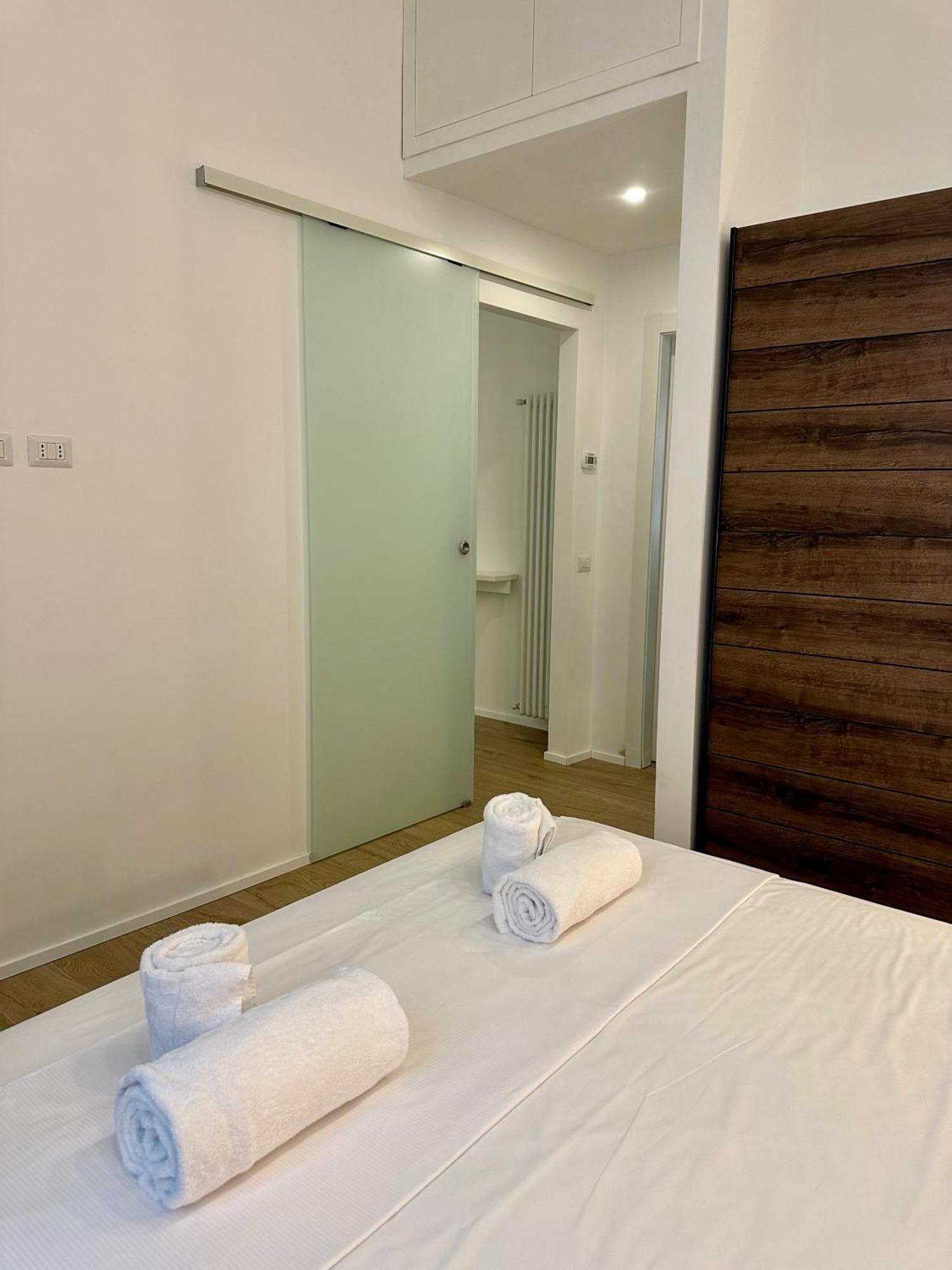 Lr Deluxe Apartments - Porta Venezia - Bilocale Con Giardino Privato Milano Exteriör bild