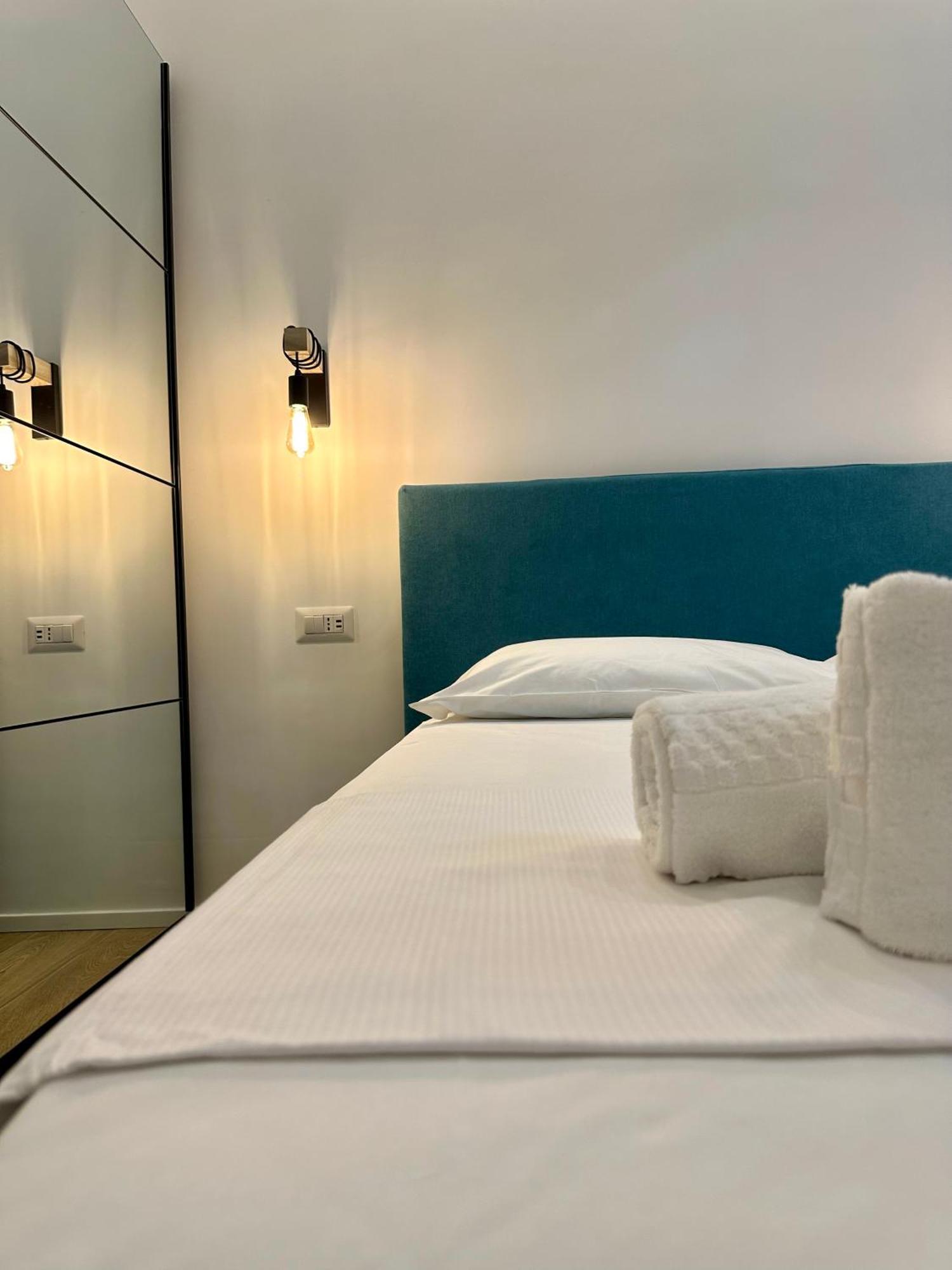 Lr Deluxe Apartments - Porta Venezia - Bilocale Con Giardino Privato Milano Exteriör bild
