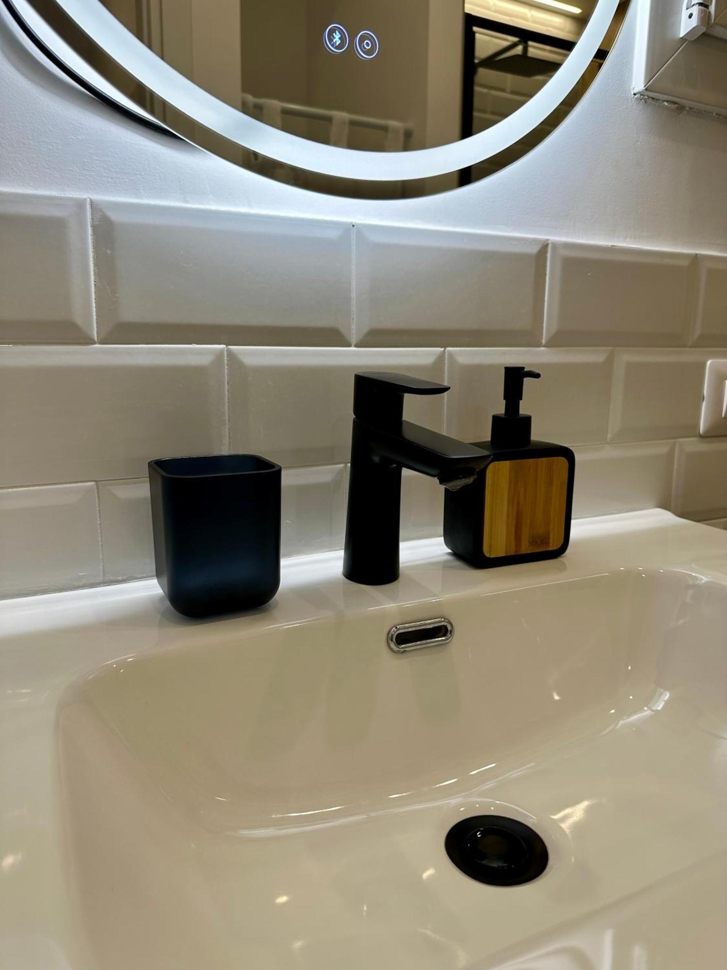 Lr Deluxe Apartments - Porta Venezia - Bilocale Con Giardino Privato Milano Exteriör bild