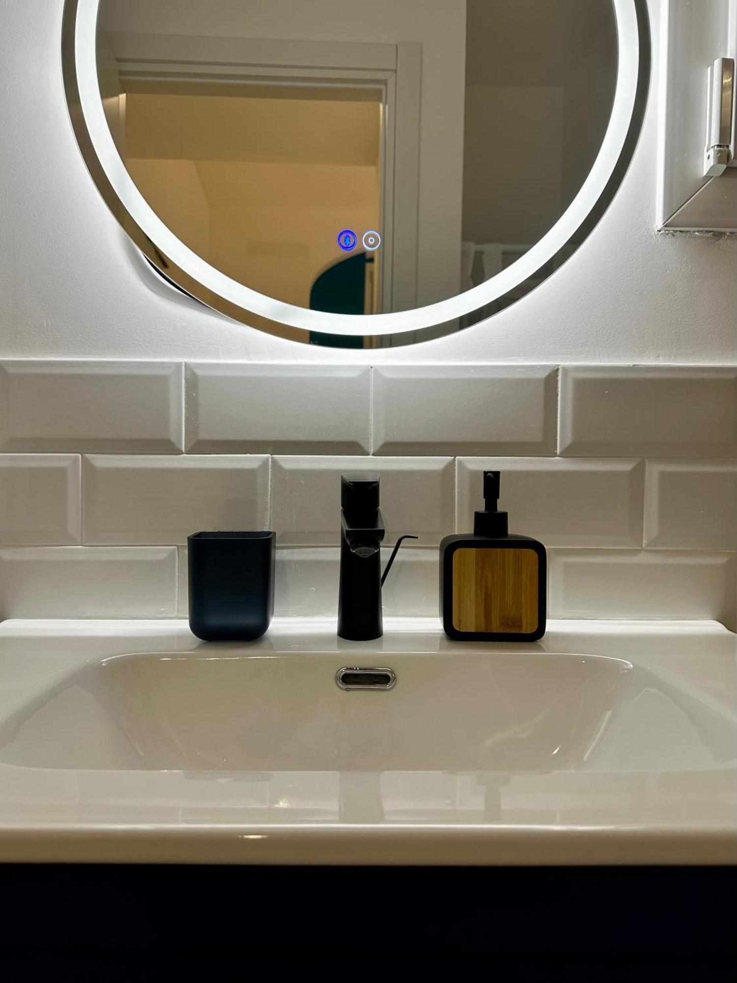 Lr Deluxe Apartments - Porta Venezia - Bilocale Con Giardino Privato Milano Exteriör bild